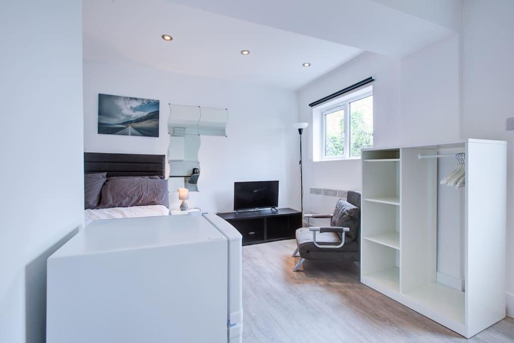 Comfy And Convenient Lewisham With Free Street Parking, Wifi And Quick Access To Sleep 3 * London